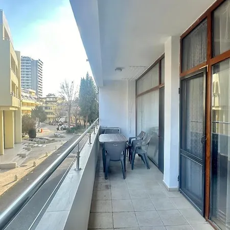 公寓 Bratanov Flower Street 阳光海滩